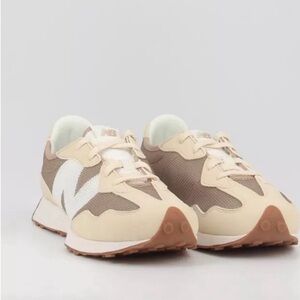 New Balance 327 beige and cream 5.5 boys 7 women’s